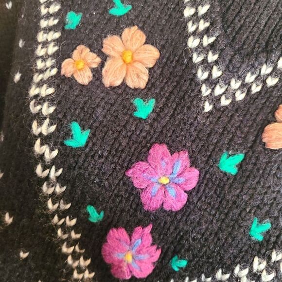PACIFIC COAST HIGHWAY Sweater Crewel Embroidered Black Colorful size S/P - Picture 5 of 12